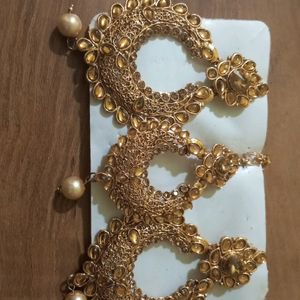 Kundan & Pearls Earrings & Maangtikka Set