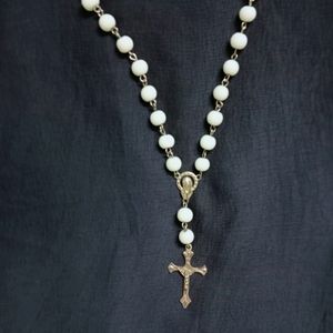 Jesus Christ Necklace (White Pearl)