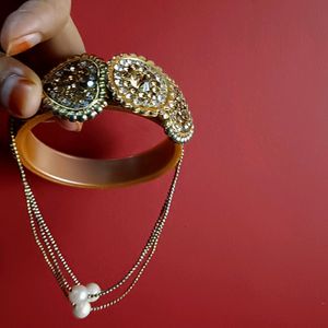 Golden Shining Bracelet With Pearl Touch