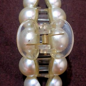 White Pearl Fashionable Clutcher