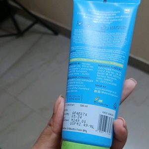 Aqualogica Barrier Repair Gentle Cleanser