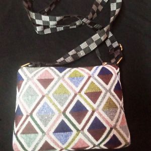 NEW NO USED SLING BAG FOR GIRLS AND KID'S.