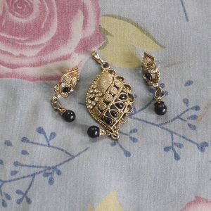 Pendant Without Chain With Earrings