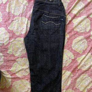 Ladies Denim Capri For Casual Wear