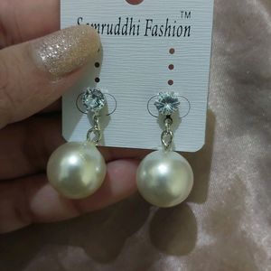 Stone pearl Attached Earrings