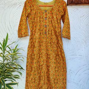 Wooden Square Embellished Button Zari Work Kurta