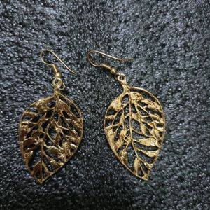 Beautiful leaf Design Earrings