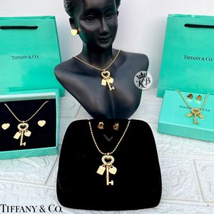 Women’s Tiffany & Co Necklace & Earring