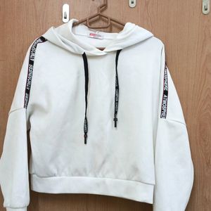 WHITE SWEATSHIRT/ HOODIE