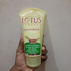 Lotus Acne Facewash