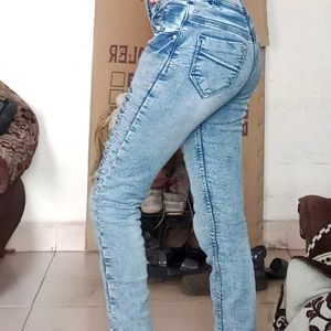 SkinFit Ice Blue Jeans