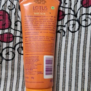 Lotus UV Sun Screen, Matte Gel, PA+++ SPF 50 UVB