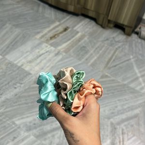 Boob Tape With Four Scrunchies