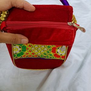 🔥🔥🆕️BRAND NEW BEAUTIFUL RED PURSE