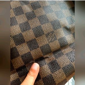 LV Bag Magnet Closer