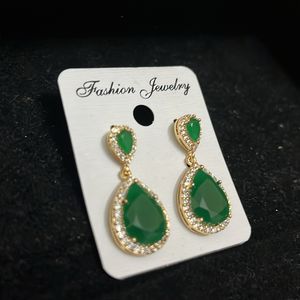 Earing Green