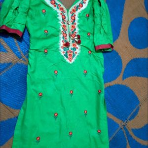 Simple Straight Thread Kurti