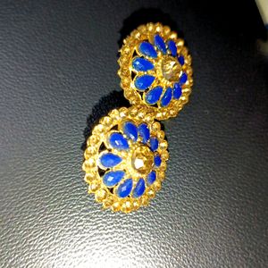 BEAUTIFUL BLUE EAR STUDS