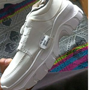 Men White Sneker 7uk