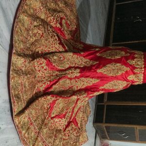 VERY BEAUTIFUL HEAVY LEHENGA