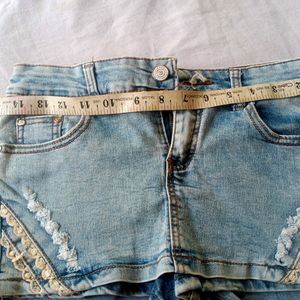 Levis Skirt Cum Shorts