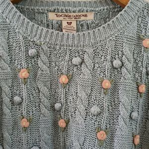 Crewneck Sweater with  Floral Handwork