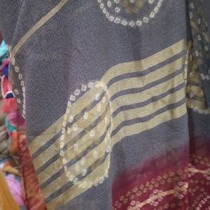 Maroon And Gray Bandhani Saree