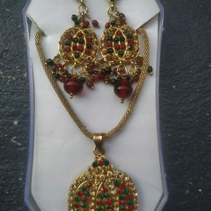 Set Of Chain Pendant With Earring