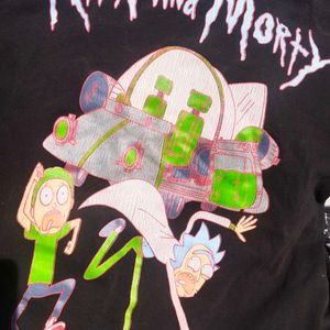 pull&bear black rick and morty tshirt