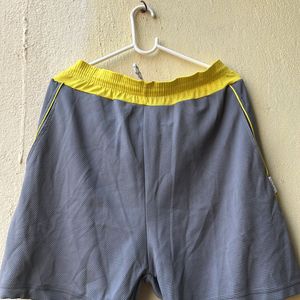 Men’s grey shorts with pockets