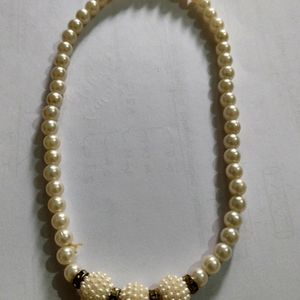 Pearls Neck peice