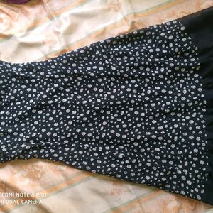 Women Stylish Sleeveless Black Doted Top