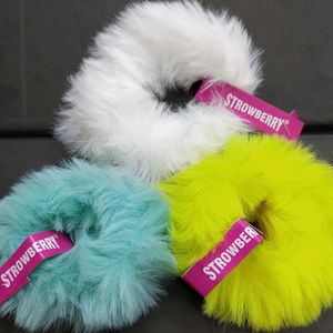 ONLOnly 1 COMBO LEFT OF FUR SCRUNCHIES @98/-