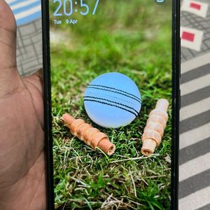 Vivo V9 Smartphone With Original Charger