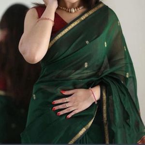 Women Green With Red Contrast Pallu Saree