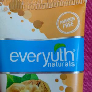 Everyyuth Naturals Scrub &Brighting