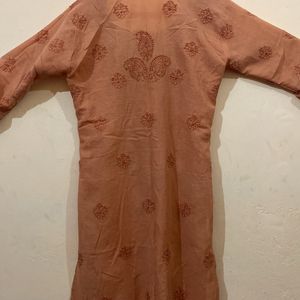 Selling A Beautiful Lucknowi Chikankari Kurti.