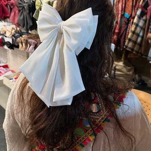 Parisian Bow Clip Oversized