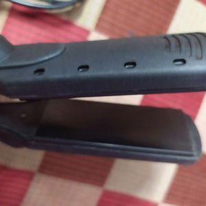 Nova Hair Straightener Like New