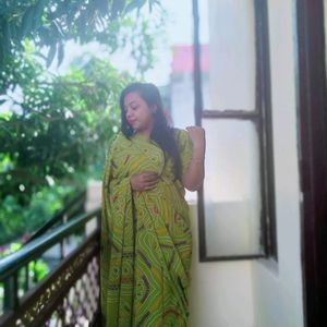 Green Bandhani Saree With Blouse And Peticoat