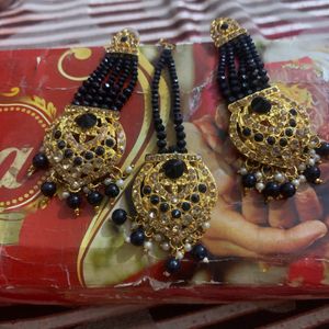 Beautiful Earring With Teeka Set