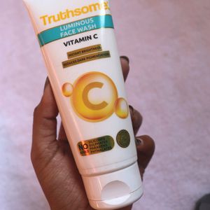 Truthsome Vitamin C Facewash