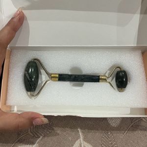 Plix Jade Face Roller