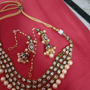 combo of 2necklace n 1full set with earnings in pearl n kundan