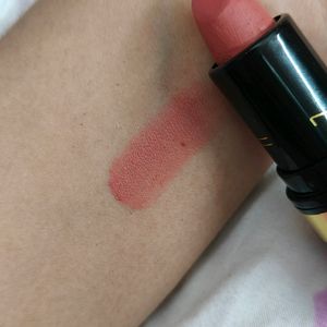 MAC LIPSTICK