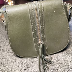 Beautiful Olivia Colour Sling Bag 💚💚💚