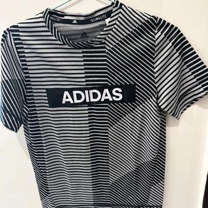 Adidas Tshirt