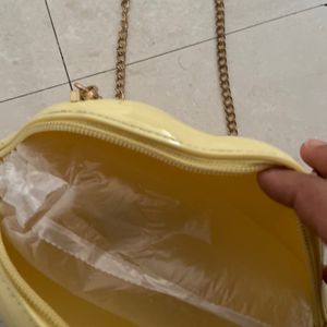 lip shape sling purse