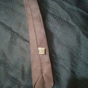 Low Budget Tie