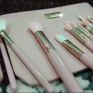 15 Piece Makeup Brushes Set With Pouch